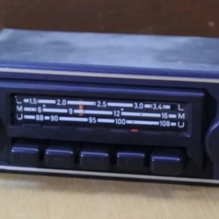 ORIGINAL VW T1, GRUNDIG RADIO WITH LONG WAVE, MEDIUM WAVE AND FM (111035109C)